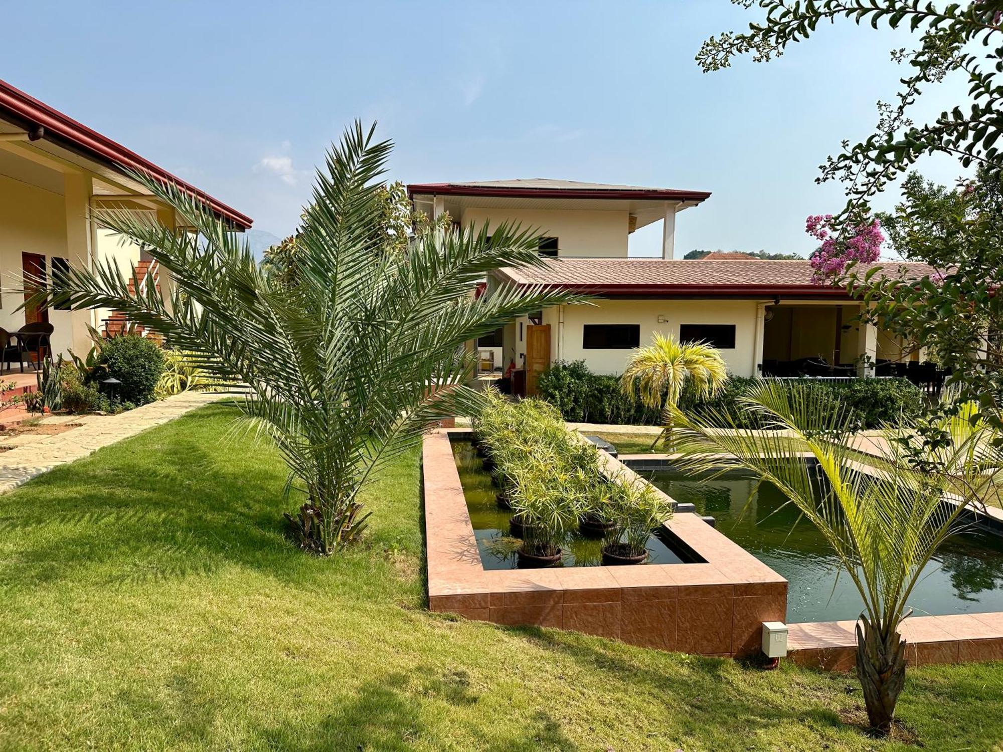 Strutz Art Garden Resort Bangued Exterior foto